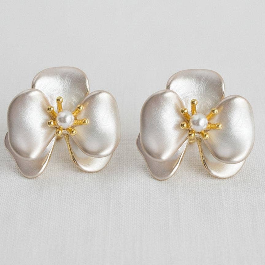 Elegant  Pearlescent Flower Stud Earrings