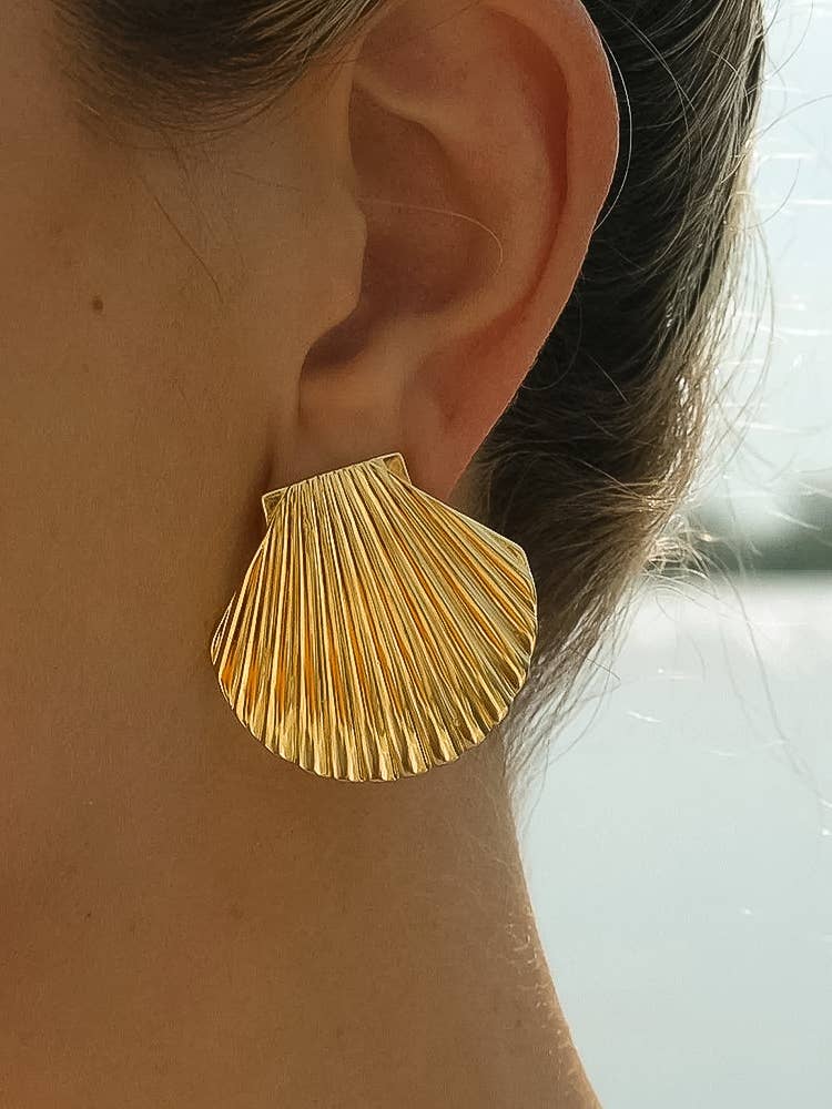 Cèpe 18K Gold Non-Tarnish Shell Studs: Yellow Gold