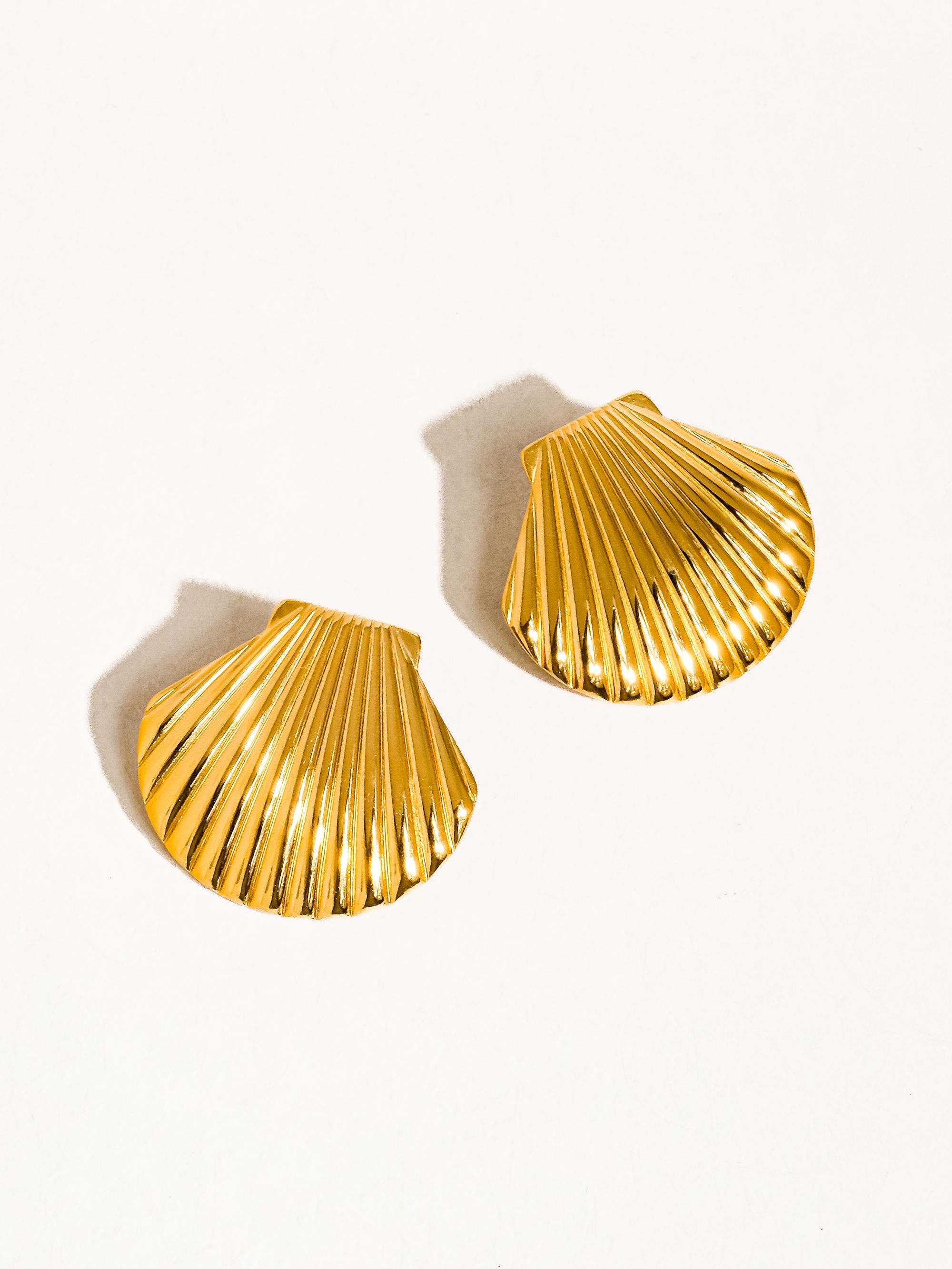 Cèpe 18K Gold Non-Tarnish Shell Studs: Yellow Gold